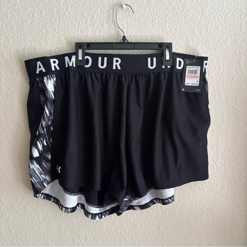 NWT Under Armour Women's Black and White Athletic Shorts Size 2X